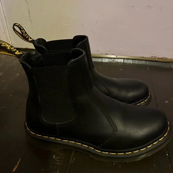 Doc Marten Chelsea Boot - Picture 3 of 6